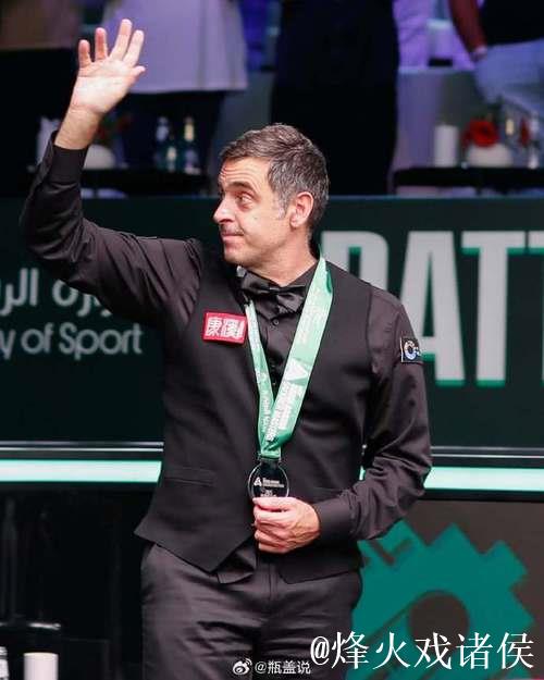 罗伯逊以10-9惊险击败奥沙利文,勇夺斯诺克沙特大师赛桂冠 罗伯逊以10-9惊险击败奥沙利文,勇夺斯诺克沙特大师赛桂冠