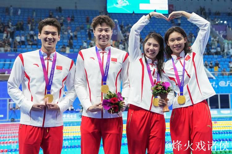 游泳世锦赛：中国队勇夺男女4x100米混合泳接力亚军